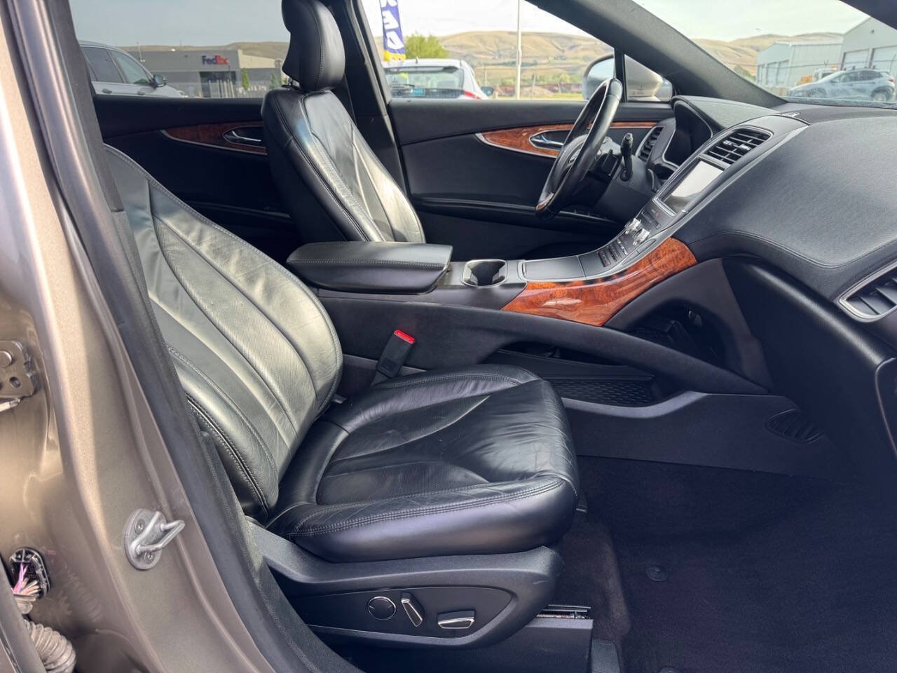 Used 2017 Lincoln MKX Select w/ Select Plus Package AWD/4WD image 8