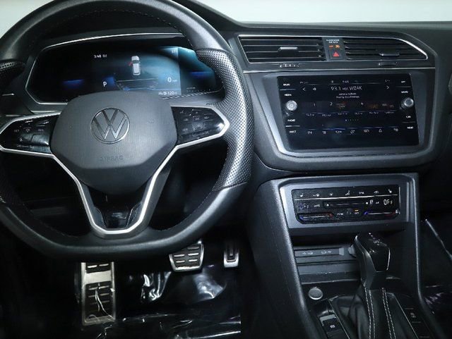 Used 2022 Volkswagen Tiguan SE R-Line image 29