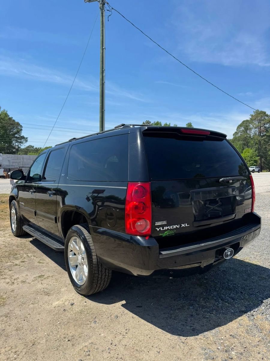 Used 2011 GMC Yukon XL SLT w/ SLT-2 Equipment Package AWD/4WD image 7
