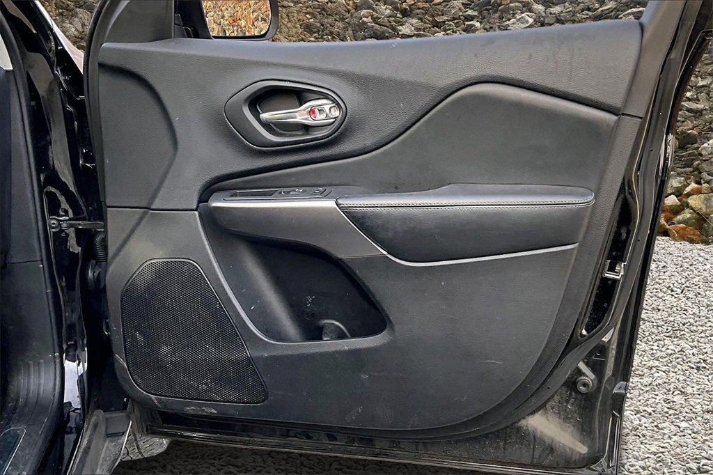 Used 2019 Jeep Cherokee Limited image 22