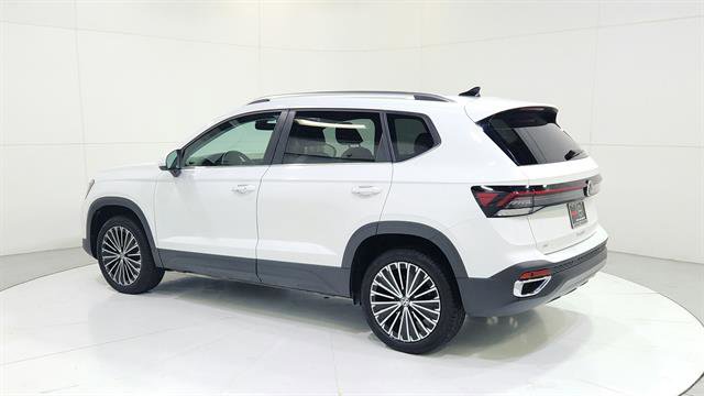 Used 2025 Volkswagen Taos SE image 6