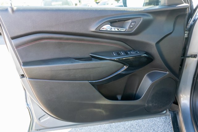 Used 2025 Chevrolet Trax RS w/ Driver Confidence Package FWD image 18