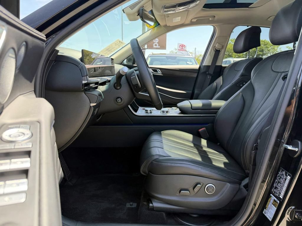 Certified 2025 Genesis GV80 2.5T Advanced AWD/4WD image 8
