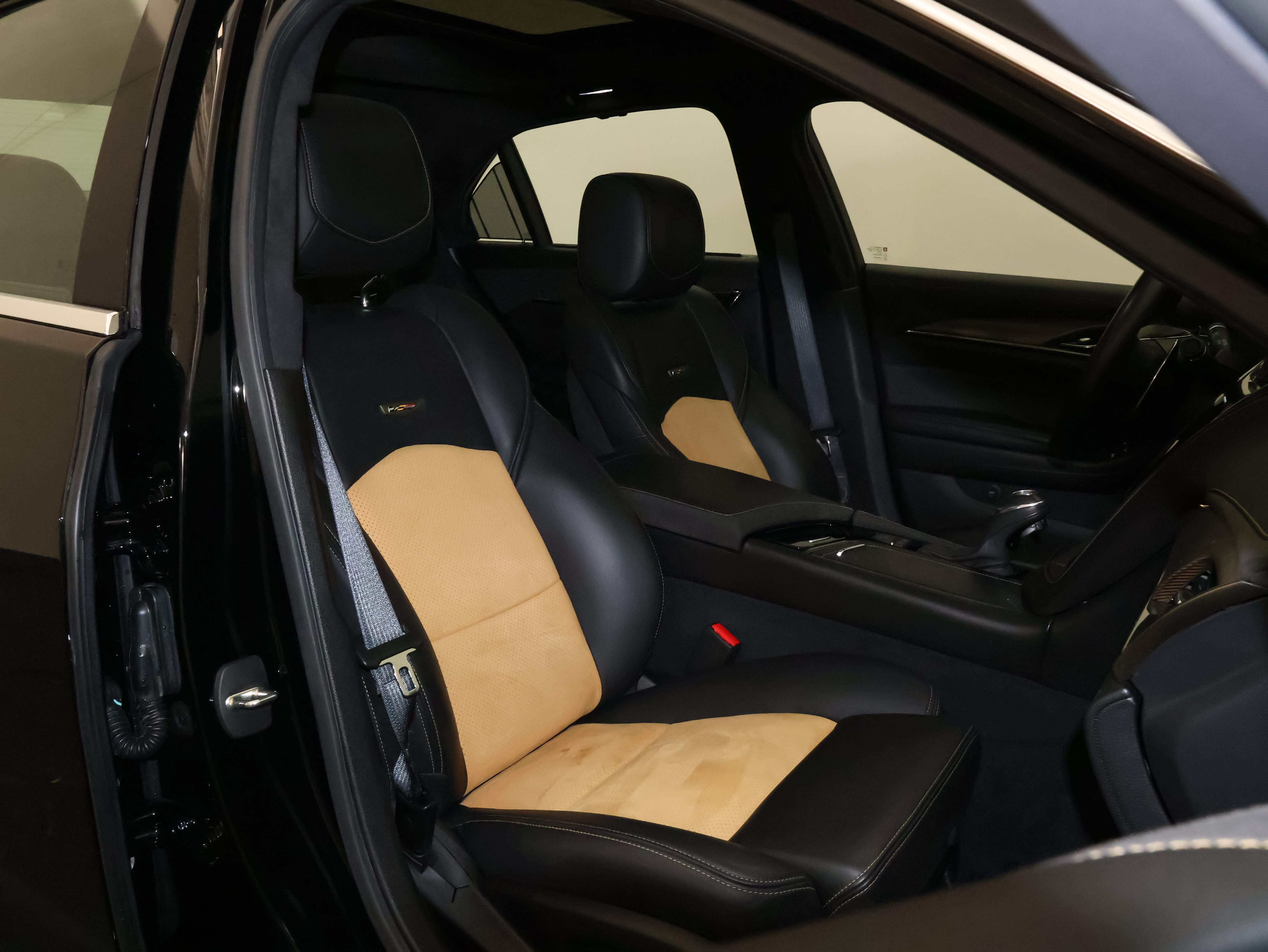 Used 2019 Cadillac CTS V w/ Luxury Package RWD image 50