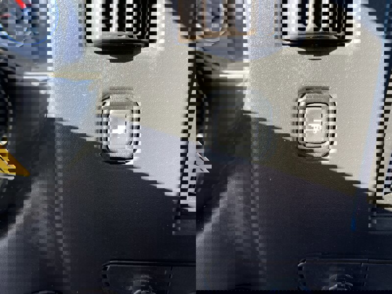 Used 2018 Chevrolet Express 2500 w/ Driver Convenience Package image 20