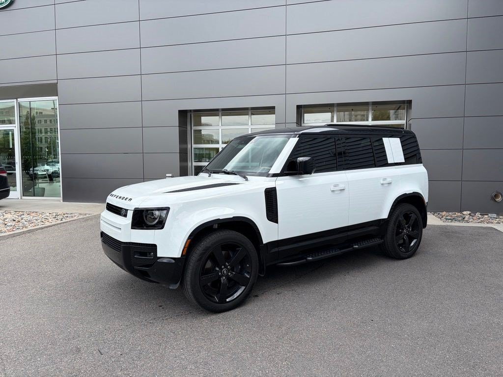 Used 2025 Land Rover Defender 110 X-Dynamic SE AWD/4WD image 3