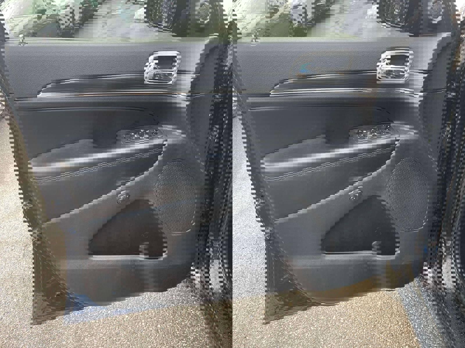 Used 2021 Jeep Grand Cherokee Limited image 16