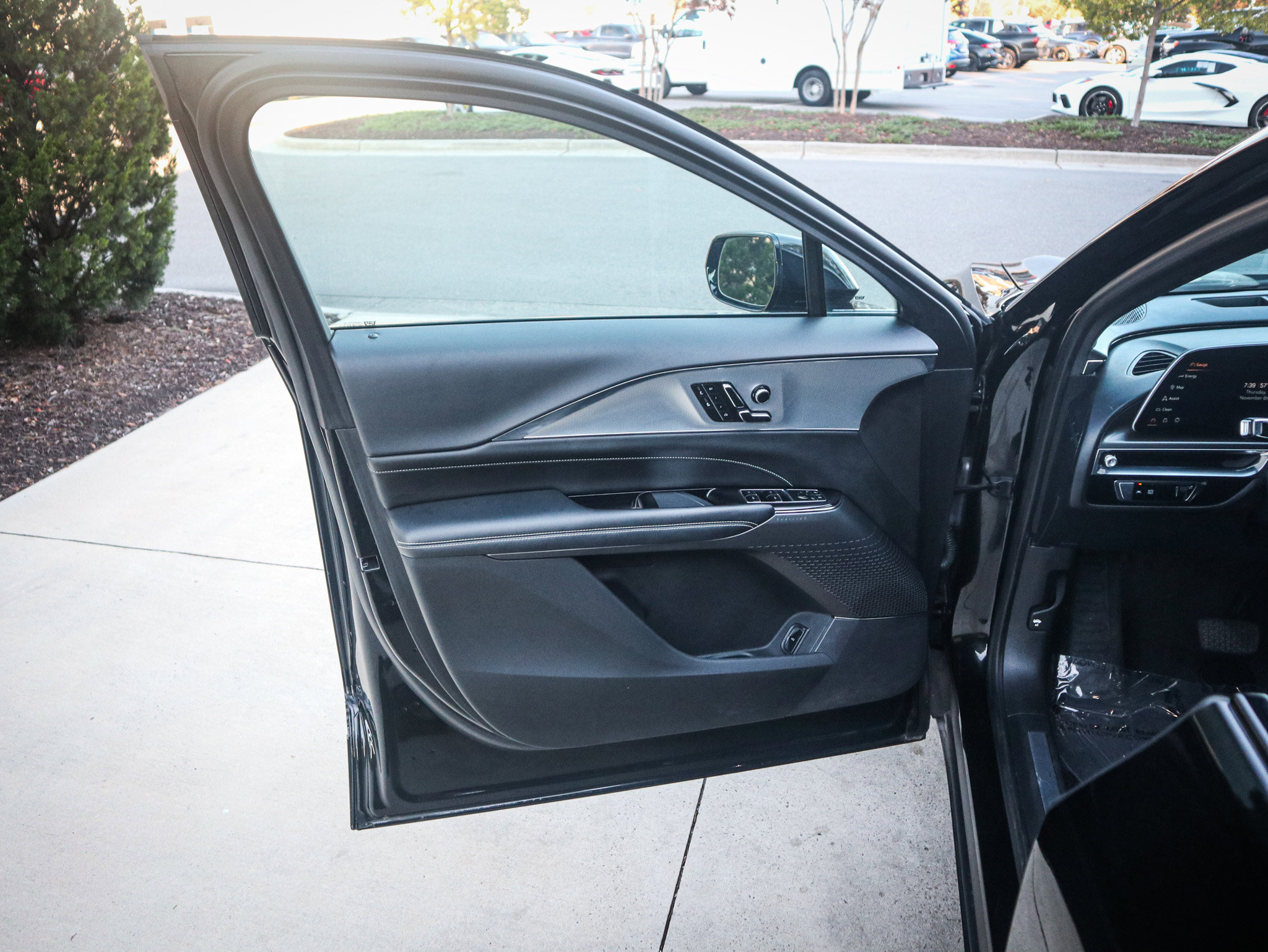 Used 2024 Cadillac Lyriq Tech image 14