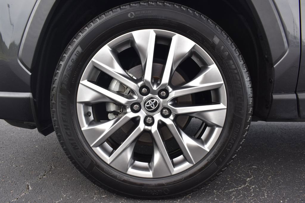 Used 2023 Toyota RAV4 XLE Premium FWD image 12