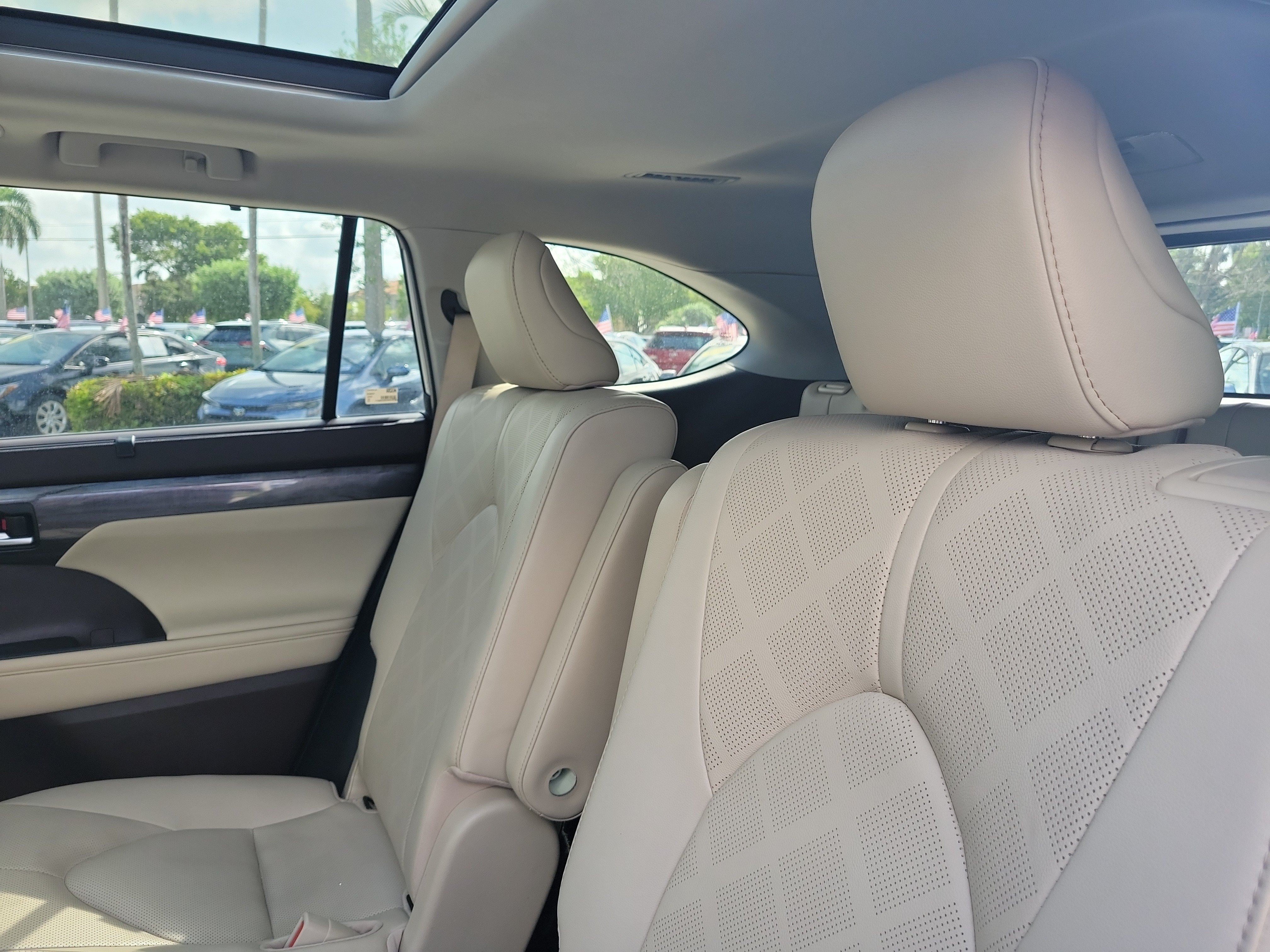 Used 2022 Toyota Highlander Platinum FWD image 15