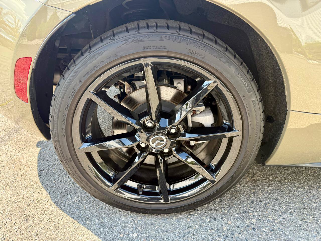 Used 2023 MAZDA MX-5 Miata Club RWD image 12