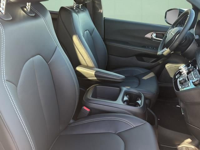 New 2026 Chrysler Pacifica Select FWD image 42
