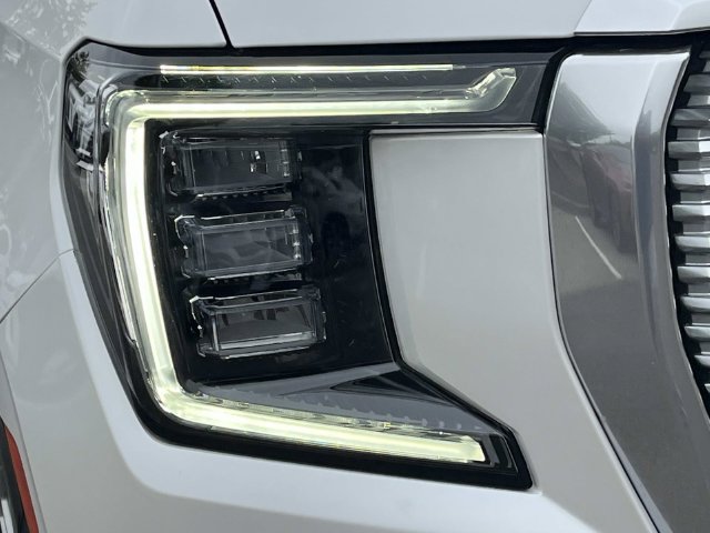Used 2024 GMC Yukon Denali AWD/4WD image 9