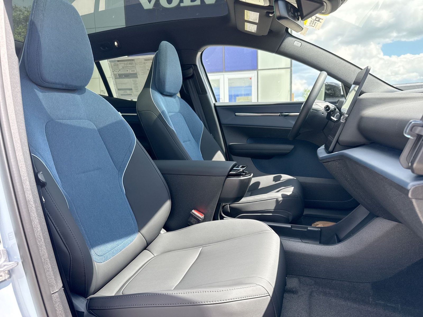 New 2026 Volvo EX30 Plus w/ Protection Package Premier AWD/4WD image 27
