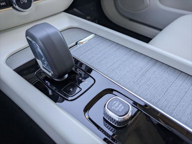 Used 2024 Volvo V60 B5 Cross Country Plus w/ Protection Package Premier image 20