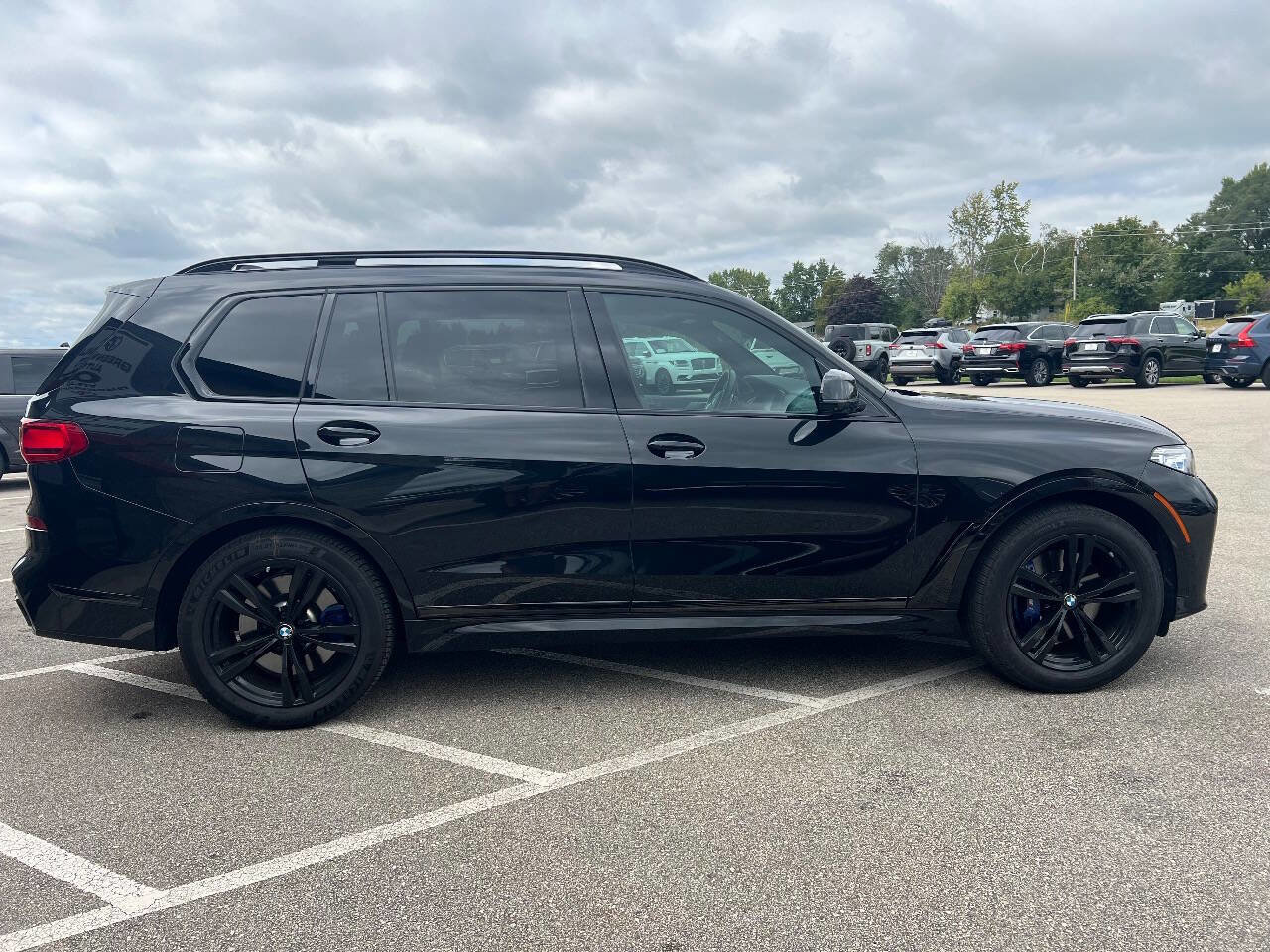 Used 2021 BMW X7 M50i w/ Executive Package image 7