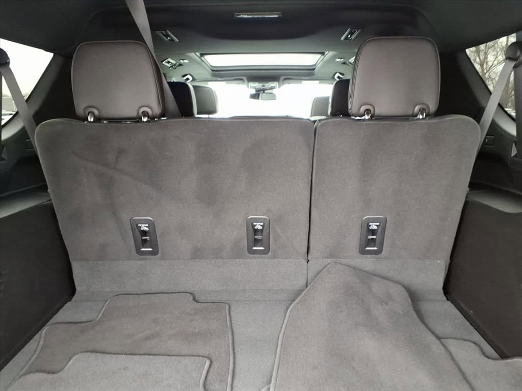 Certified 2023 Chevrolet Suburban RST w/ Sport Performance Package image 18