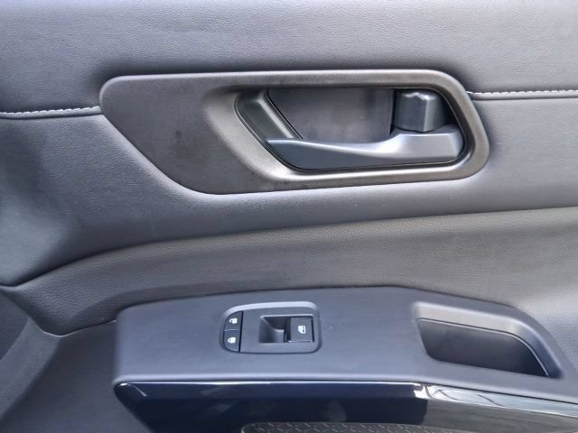 Certified 2025 Nissan Pathfinder SV FWD image 18