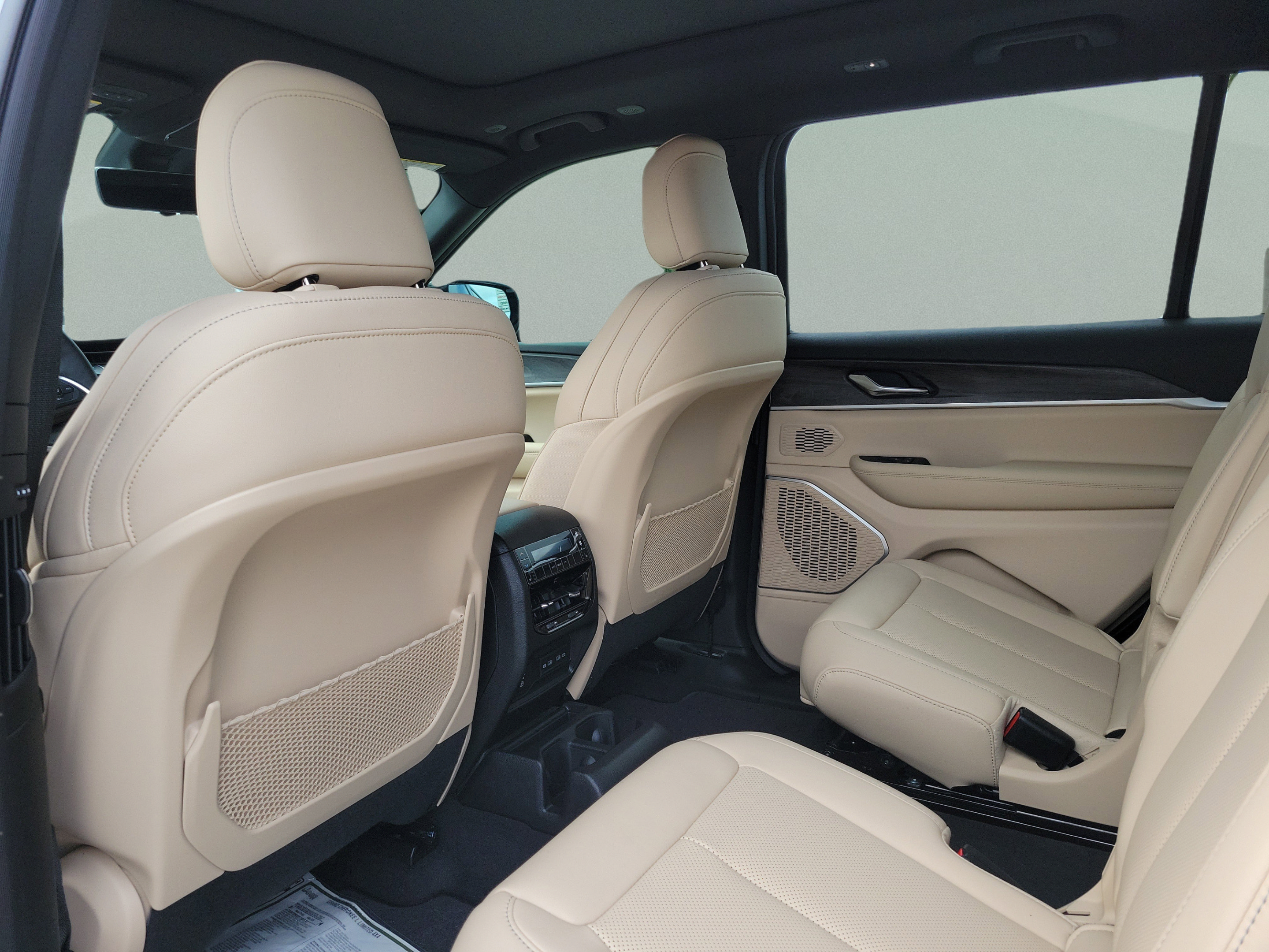 Certified 2026 Jeep Grand Cherokee L Limited w/ Luxury Tech Group II AWD/4WD image 5