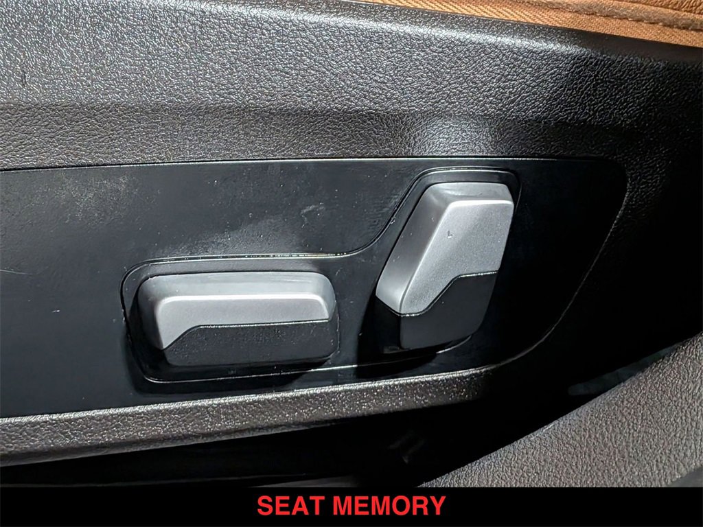 Certified 2023 BMW 330e xDrive 330e xDrive w/ Driving Assistance Package image 10