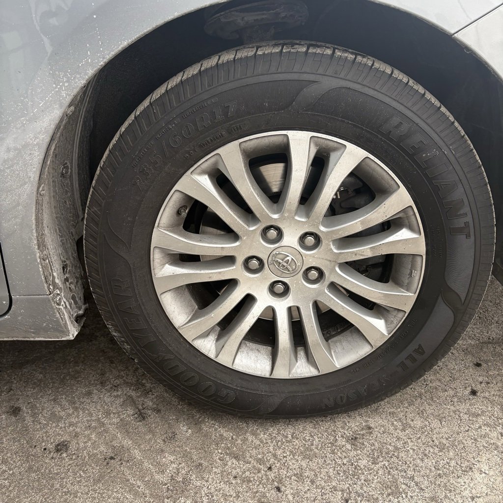 Used 2014 Toyota Sienna XLE image 23