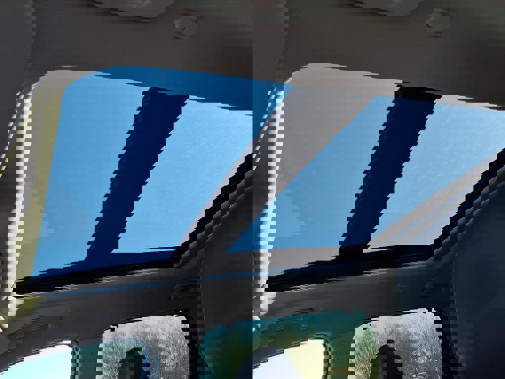 Used 2023 Nissan Rogue SV w/ SV Premium B Package image 9