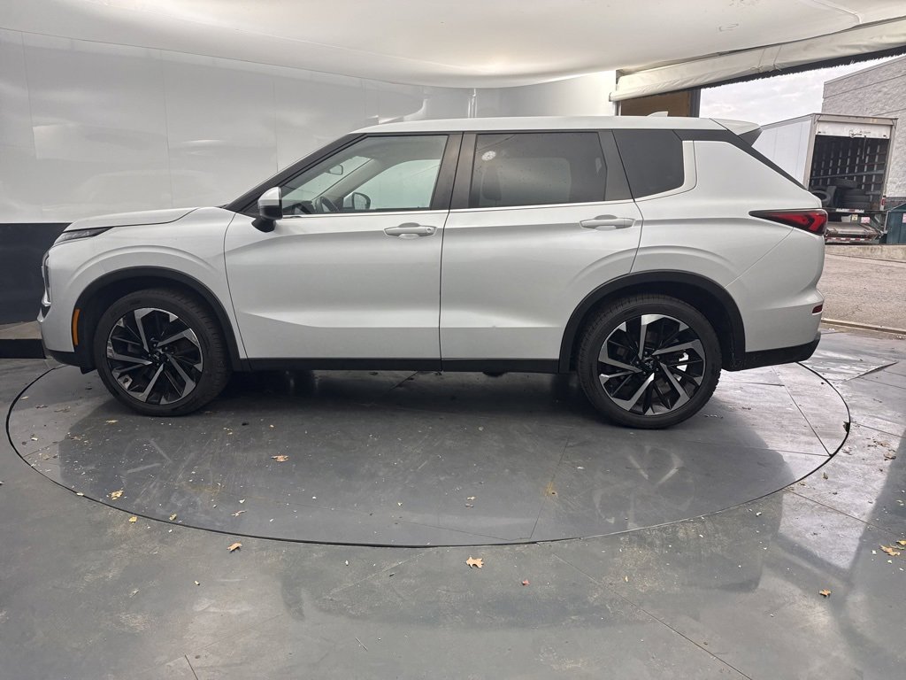 Used 2022 Mitsubishi Outlander ES image 6