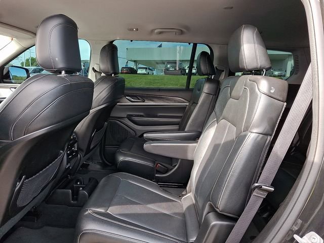 Used 2023 Jeep Grand Cherokee L Limited w/ Luxury Tech Group II AWD/4WD image 10