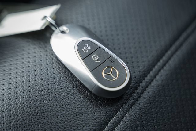 Used 2024 Mercedes-Benz GLC 300 4MATIC image 35