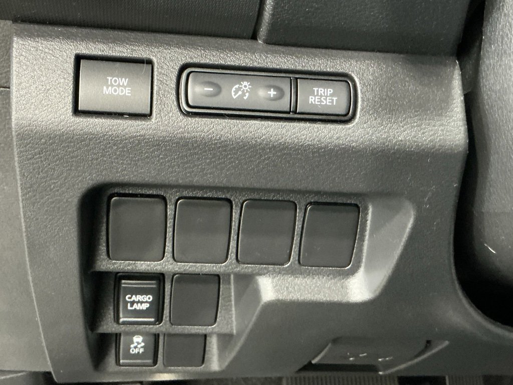 Used 2022 Nissan Frontier SV image 11