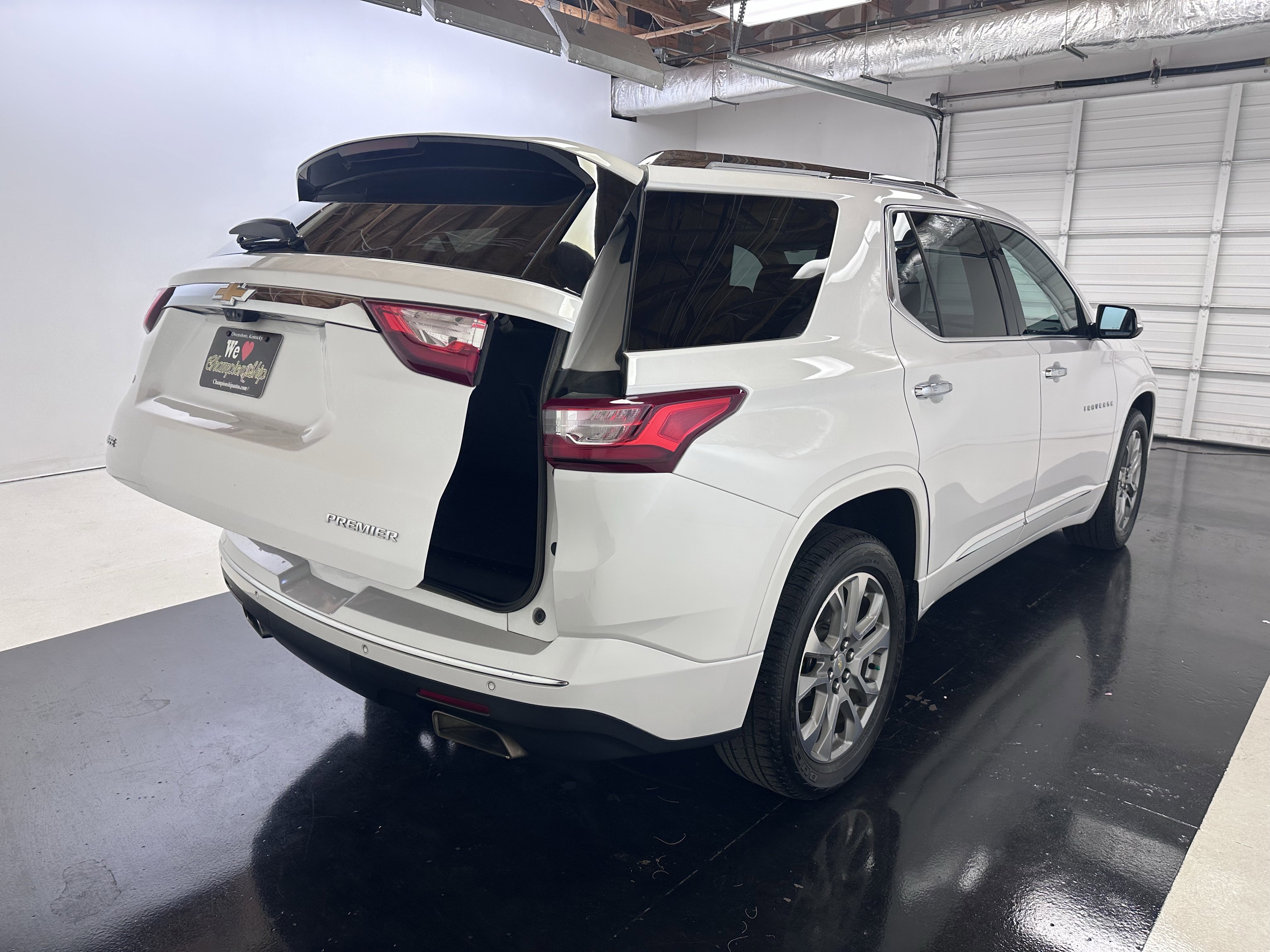 Used 2019 Chevrolet Traverse Premier w/ Driver Confidence II Package image 27