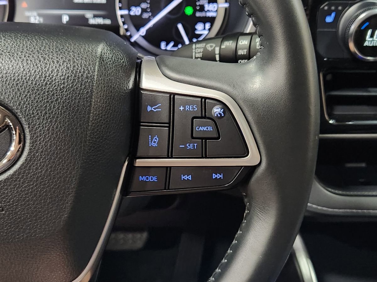 Used 2022 Toyota Highlander XLE FWD image 51