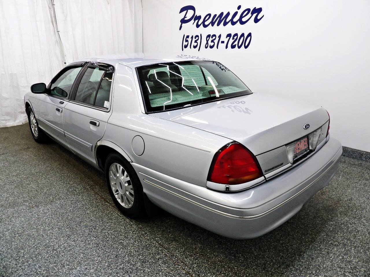 Used 2003 Ford Crown Victoria LX RWD image 4
