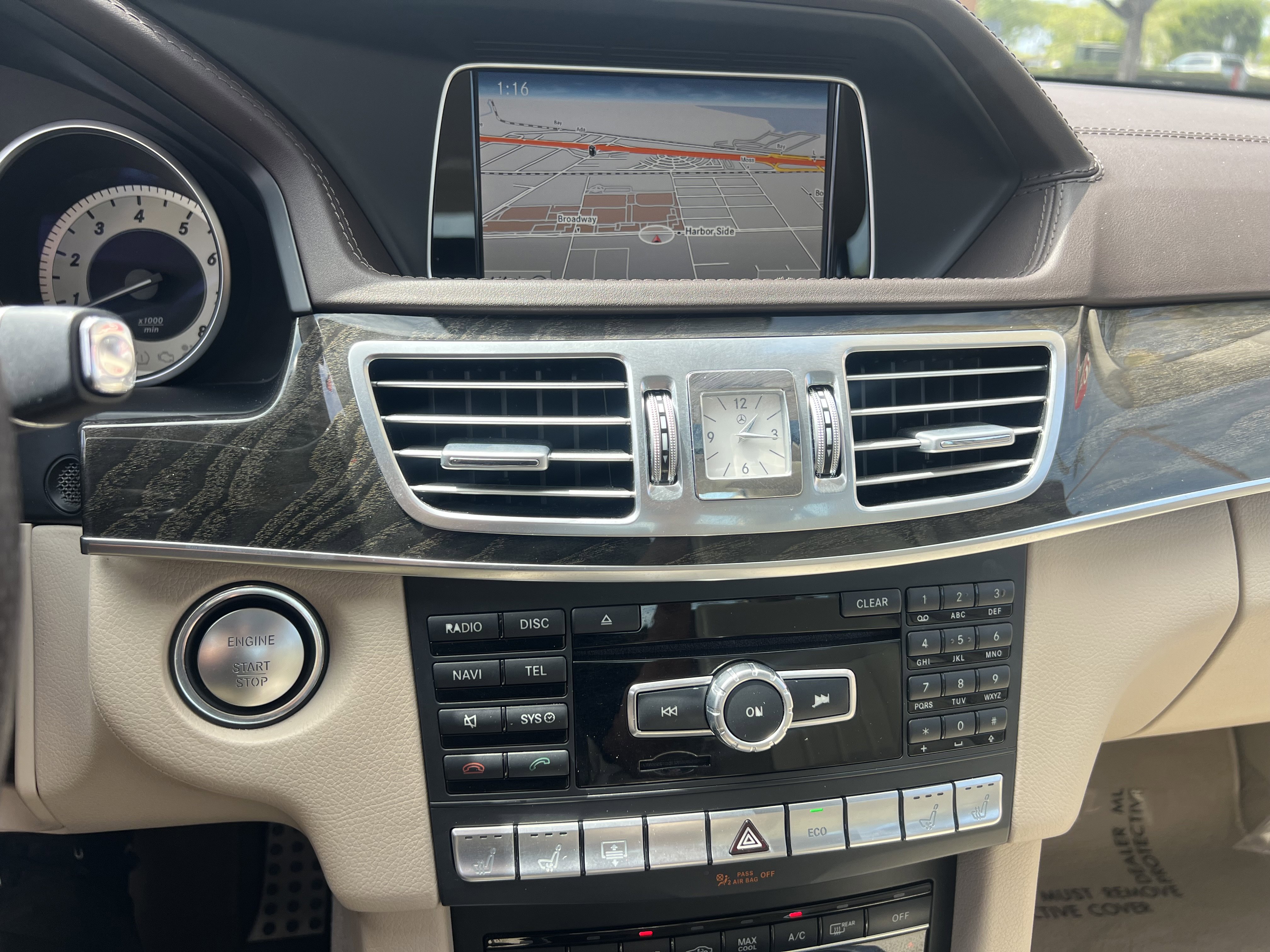 Used 2015 Mercedes-Benz E 400 Sedan w/ Driver Assistance Package image 25