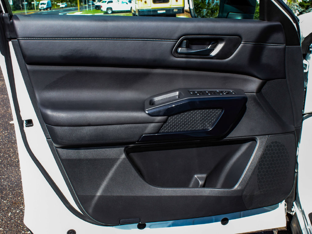 Used 2025 Nissan Pathfinder S AWD/4WD image 8