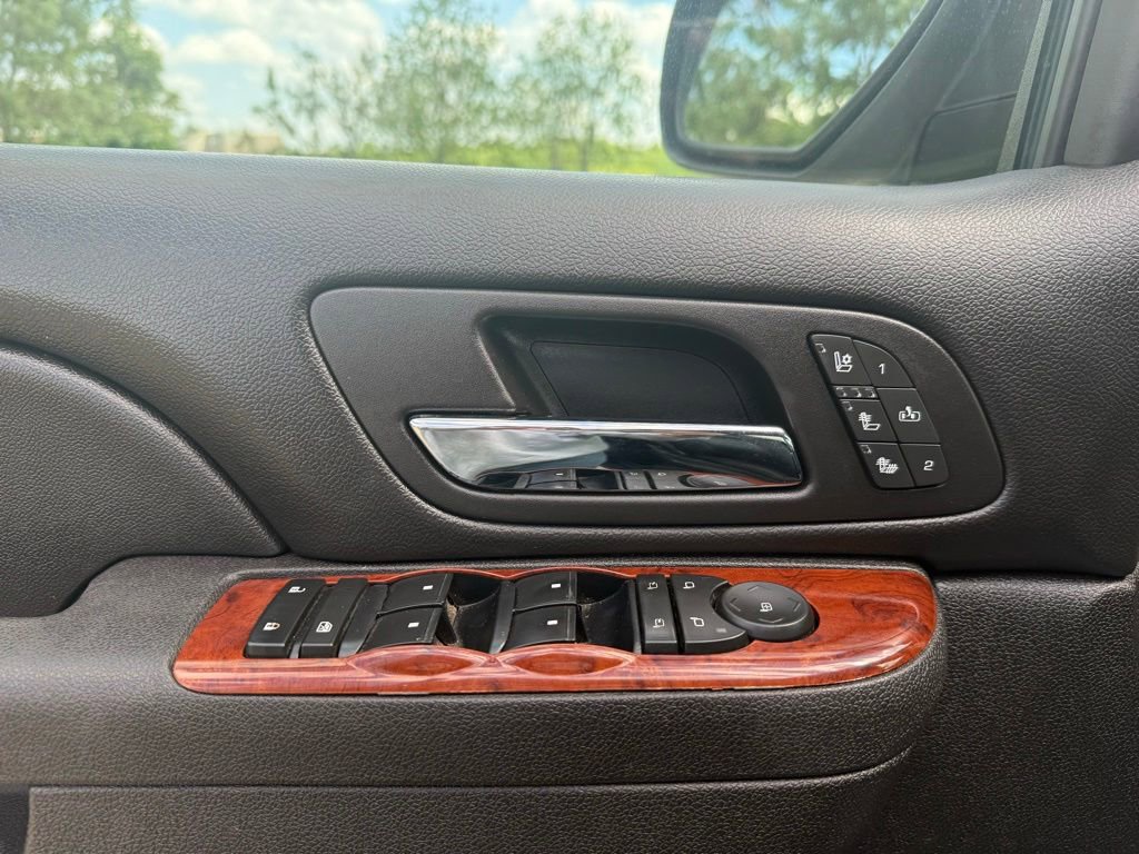 Used 2013 Chevrolet Avalanche LTZ AWD/4WD image 21