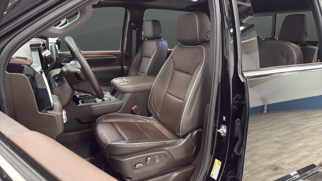 Used 2024 GMC Sierra 3500 Denali w/ Technology Package AWD/4WD image 9