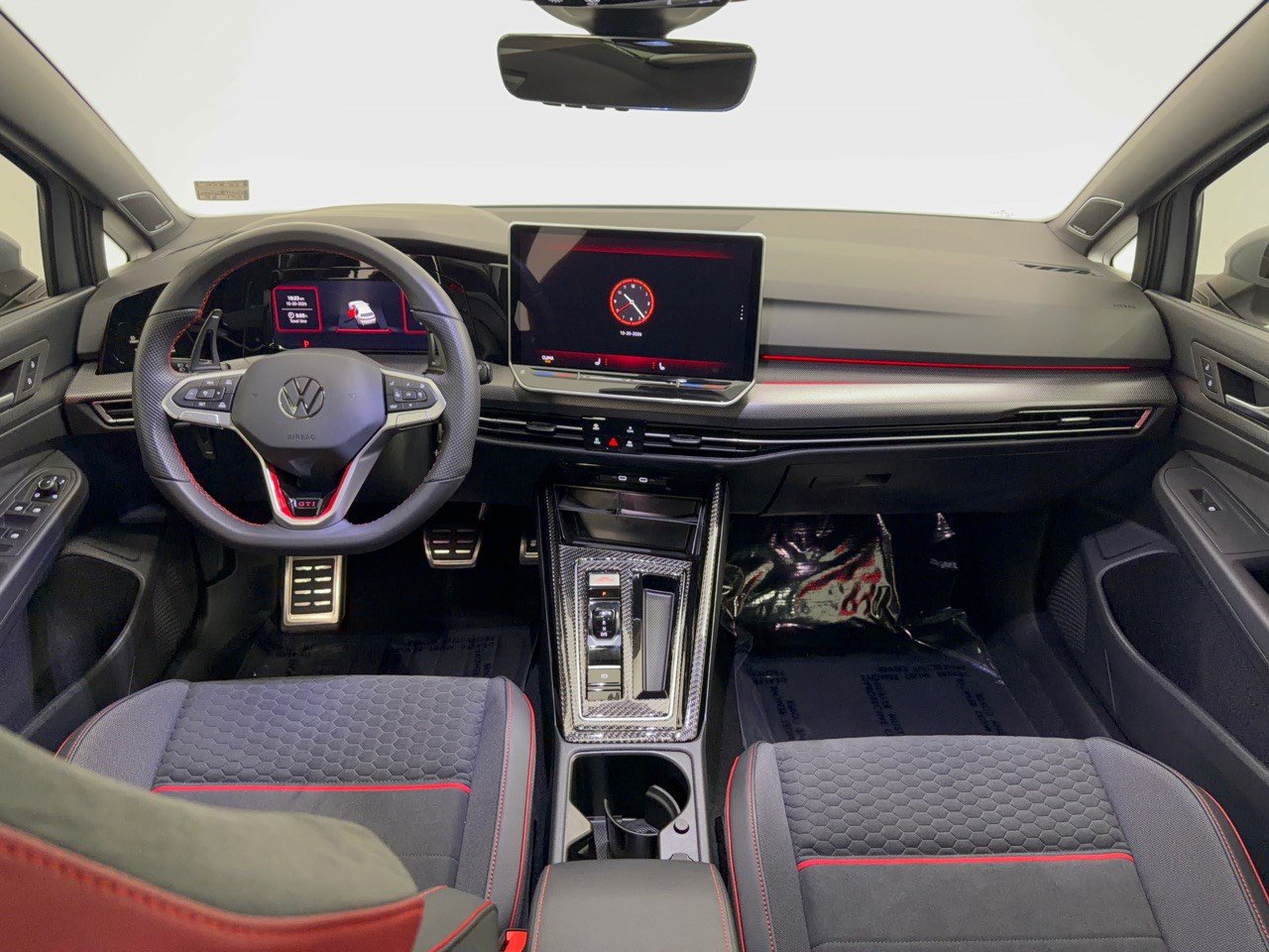 Used 2025 Volkswagen Golf SE FWD image 17