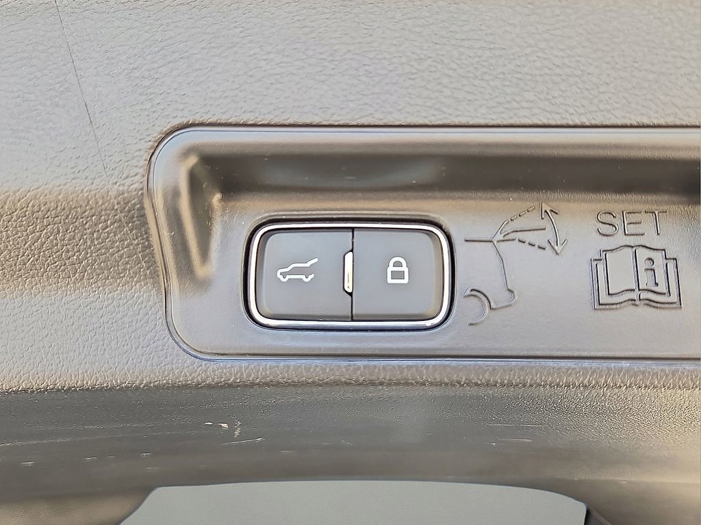 Used 2025 Ford Explorer ST image 14