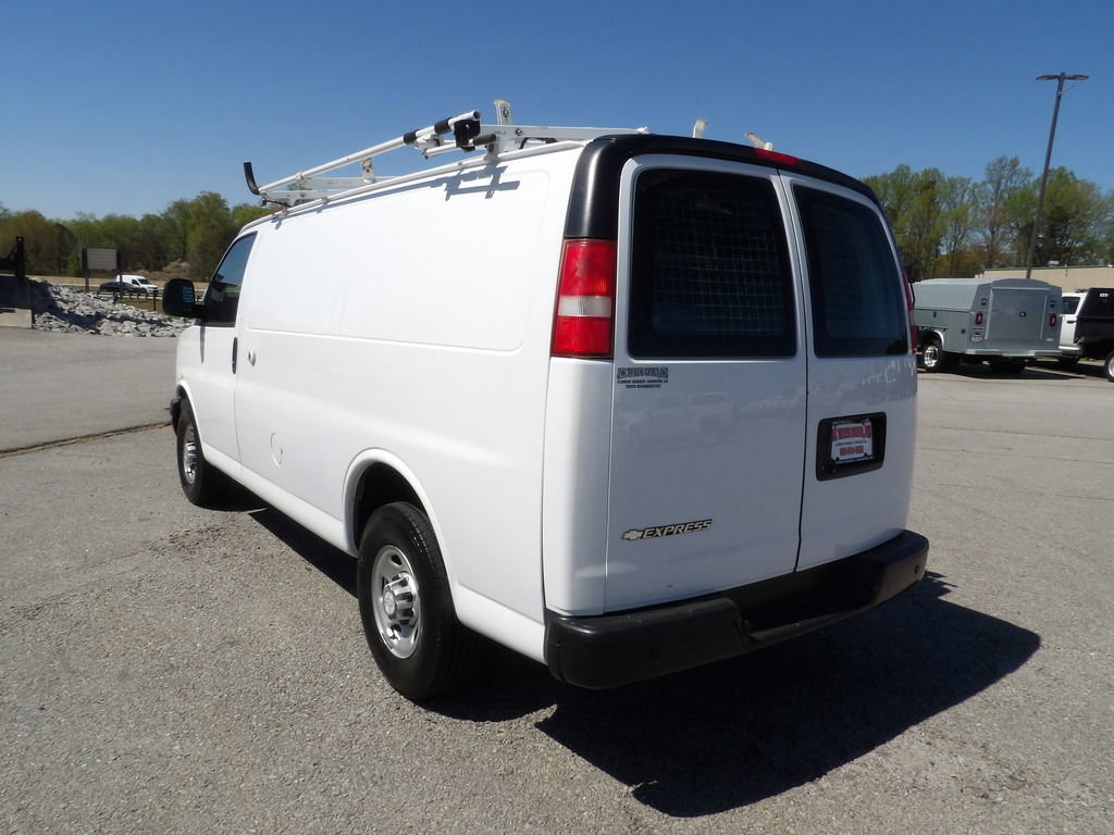 Used 2017 Chevrolet Express 2500 image 5