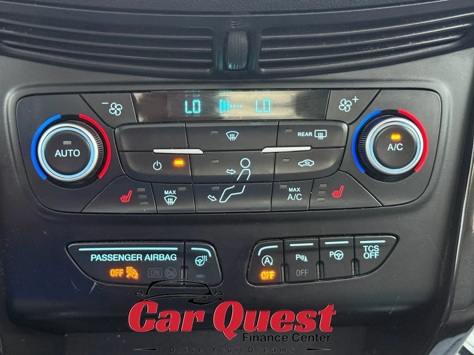 Used 2018 Ford Escape Titanium w/ Ford Safe & Smart Package FWD image 27