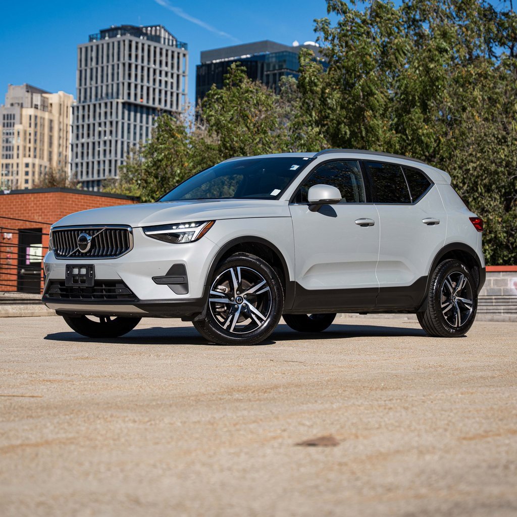 Certified 2025 Volvo XC40 B5 Core