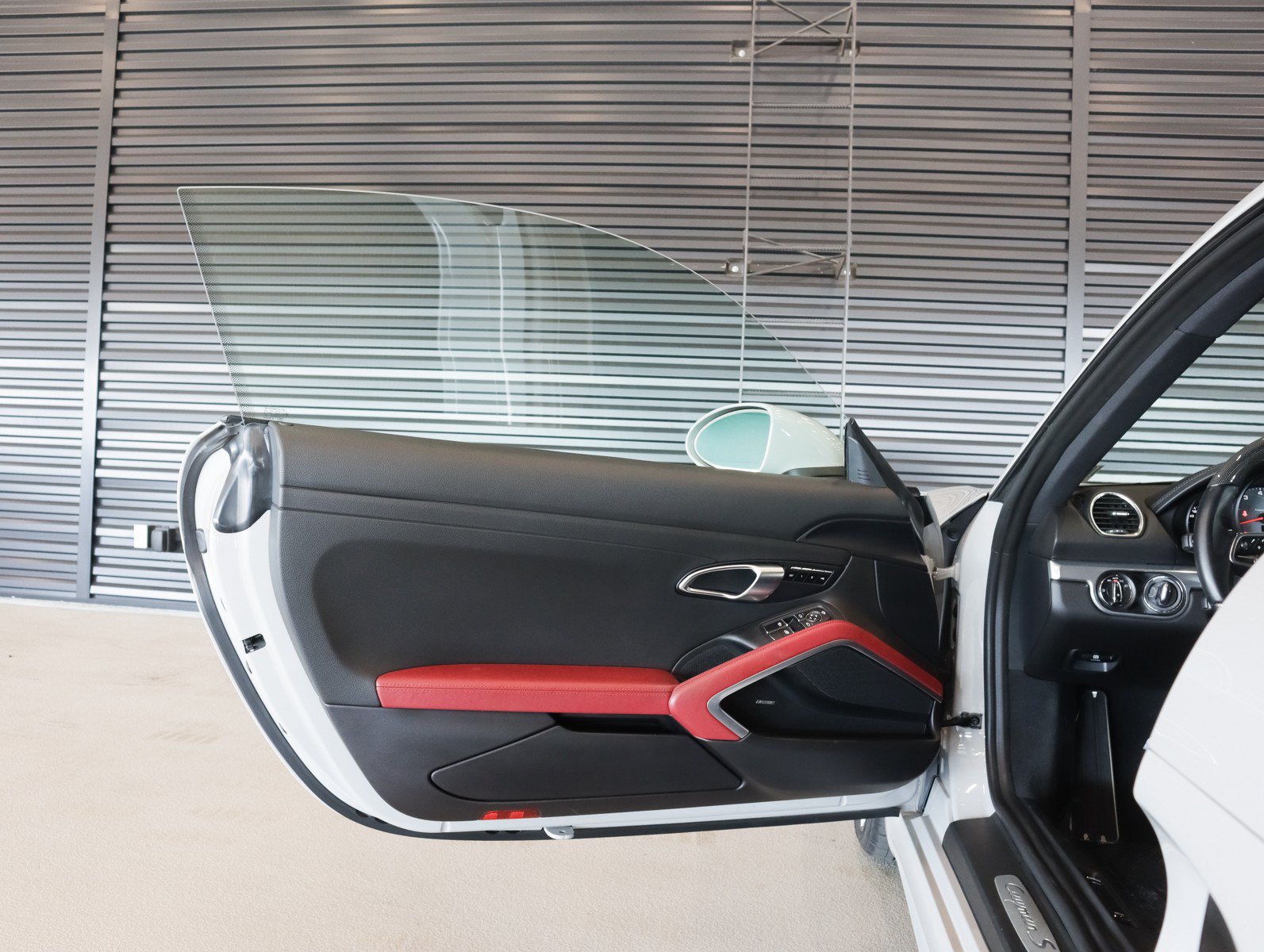 Certified 2024 Porsche 718 Cayman S RWD image 23