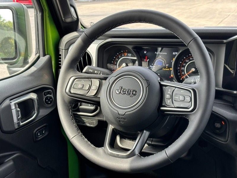 Used 2025 Jeep Gladiator Sport AWD/4WD image 7