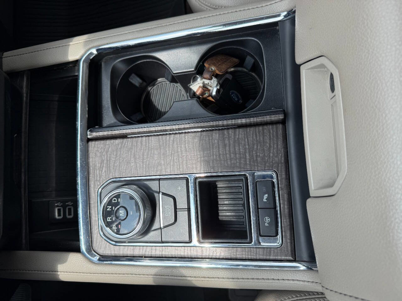 Used 2019 Ford Expedition Limited w/ Equipment Group 302A RWD image 21