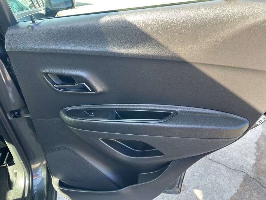 Used 2020 Chevrolet Trax LS image 24