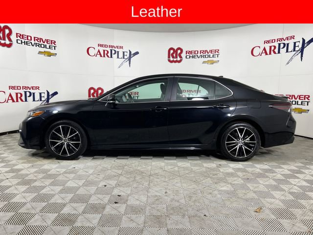 Used 2023 Toyota Camry SE image 4