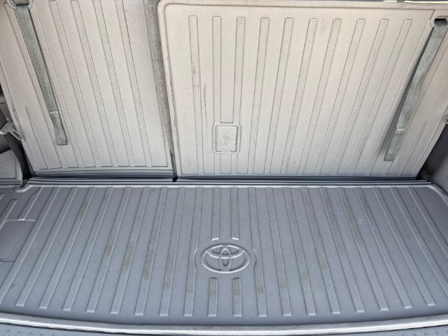 Used 2018 Toyota Highlander Limited Platinum AWD/4WD image 10
