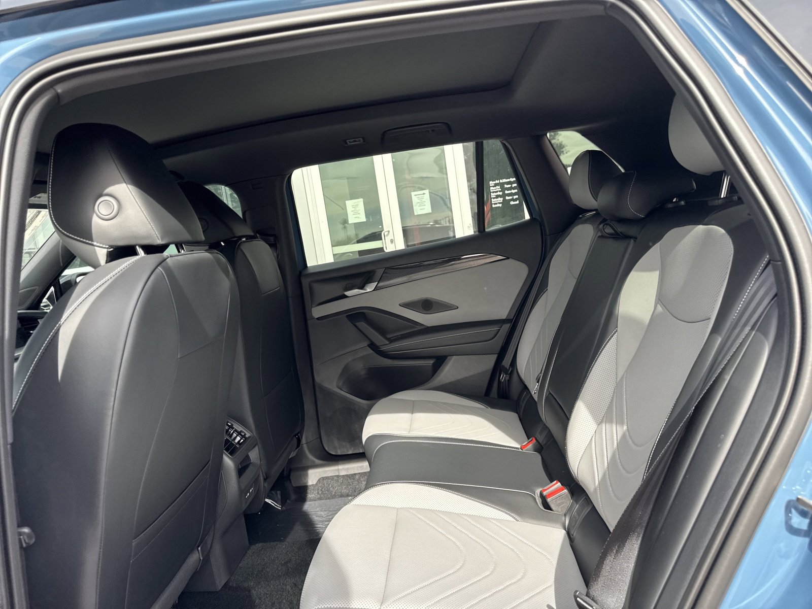 New 2026 Volkswagen Tiguan SE R-Line image 17