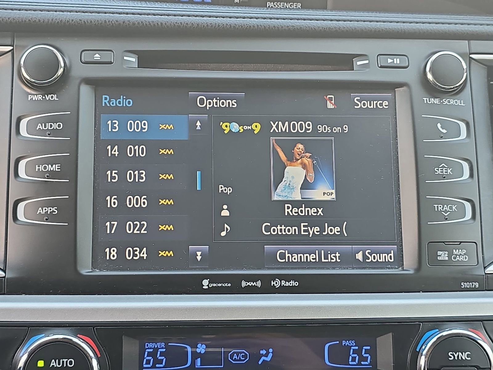 Used 2018 Toyota Highlander XLE image 27